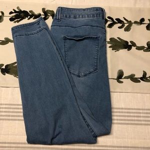 ✨Forever 21 Butt Hugging Skinny Jeans✨